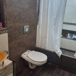 Bathroom in 4 BHK Apartment at Andheri West – for Rent