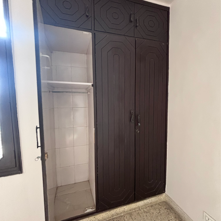 Bathroom, neeti bagh 2 Bedroom 850 Sq.Yd. Builder Floor In Neeti Bagh Delhi 9654232