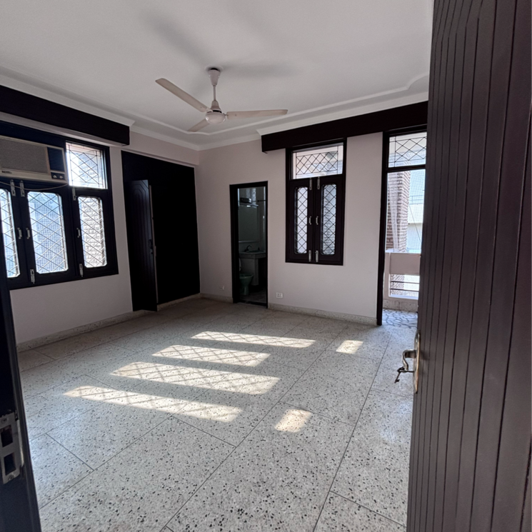 Room, neeti bagh 2 Bedroom 850 Sq.Yd. Builder Floor In Neeti Bagh Delhi 9654232