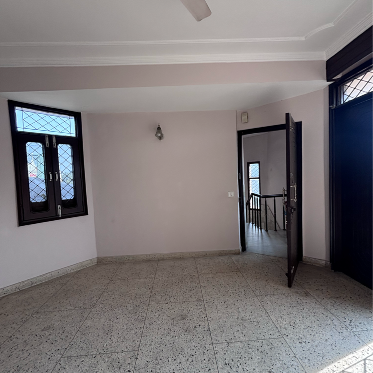 Room, neeti bagh 2 Bedroom 850 Sq.Yd. Builder Floor In Neeti Bagh Delhi 9654232