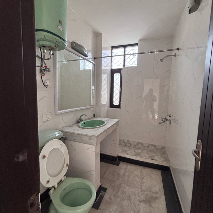 Bathroom, neeti bagh 2 Bedroom 850 Sq.Yd. Builder Floor In Neeti Bagh Delhi 9654232