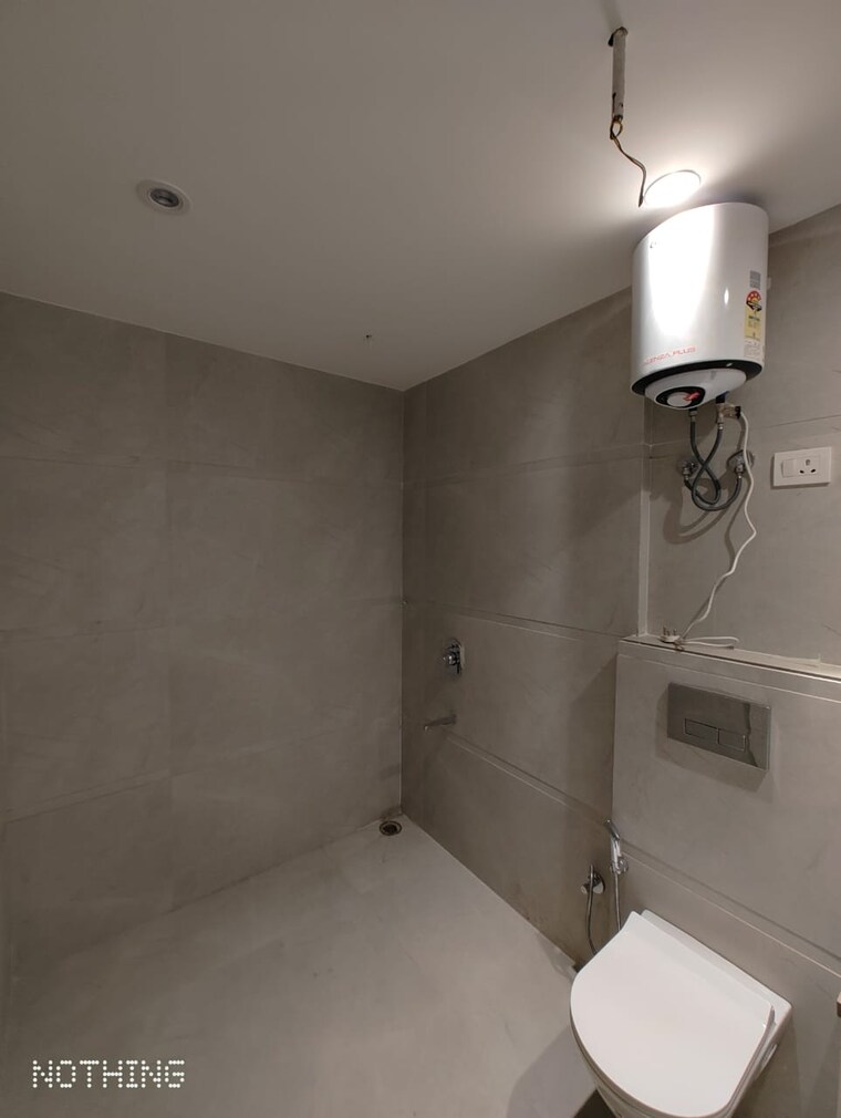 Bathroom, defence colony 3 Bedroom 217 Sq.Yd. Builder Floor In Defence Colony Delhi 9654249