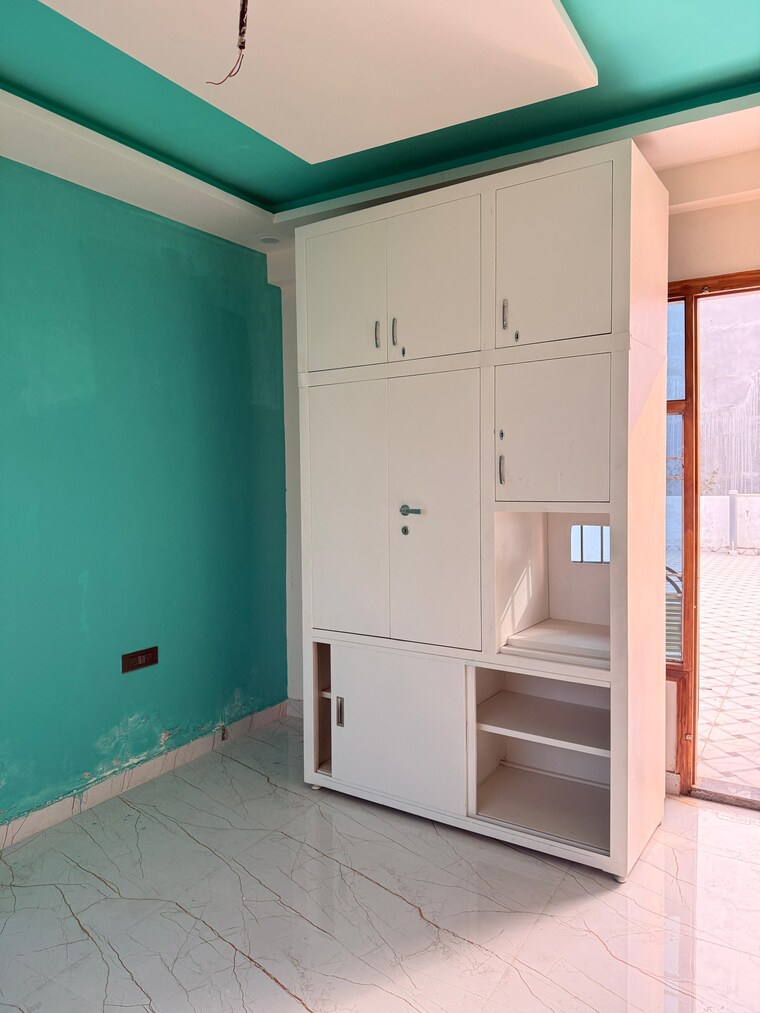 Room, rwa-apartments-sector-71 1 RK 350 Sq.Ft. Independent House In Sector 71 Noida 9654252