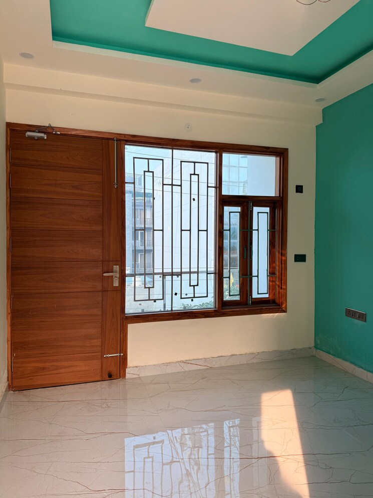 Room, rwa-apartments-sector-71 1 RK 350 Sq.Ft. Independent House In Sector 71 Noida 9654252