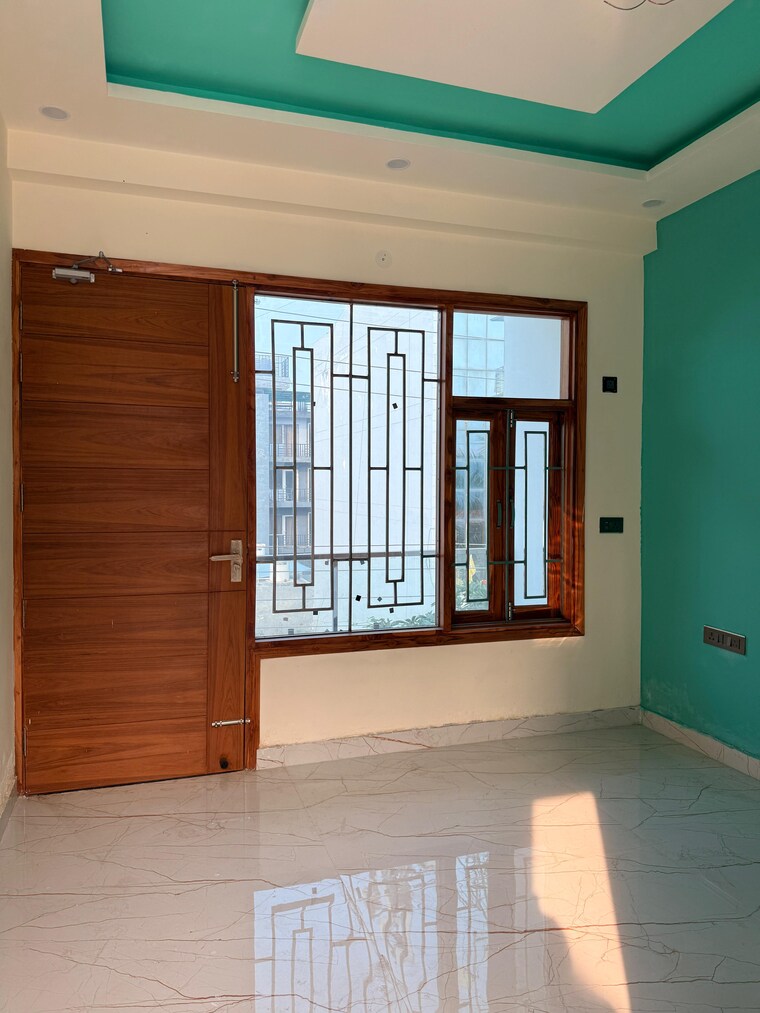 Room, rwa-apartments-sector-71 1 RK 350 Sq.Ft. Independent House In Sector 71 Noida 9654252