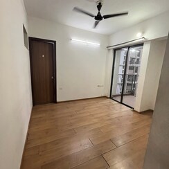 1.5 BHK Apartment For Sale in Lodha Lakeshore Greens