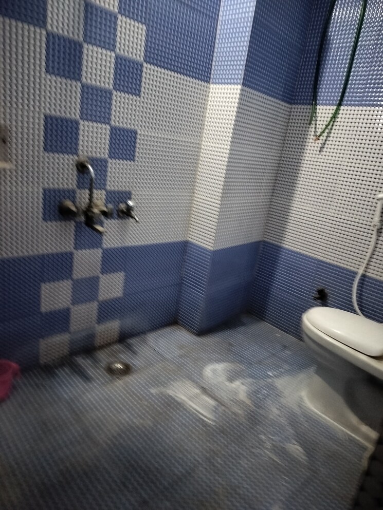 Bathroom, rwa-apartments-sector-71 1 Bedroom 450 Sq.Ft. Independent House In Sector 71 Noida 9654256