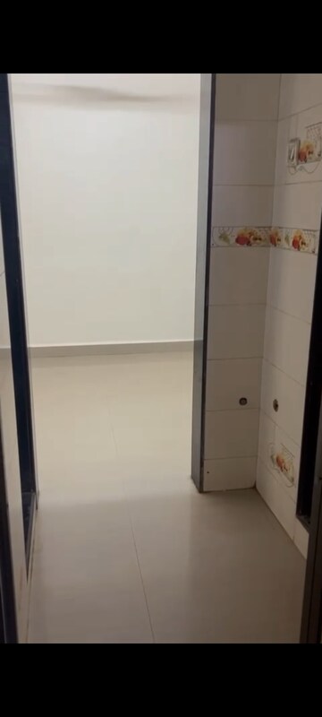 Room in 1 RK Apartment at Bindra Complex, Andheri East – for Rent