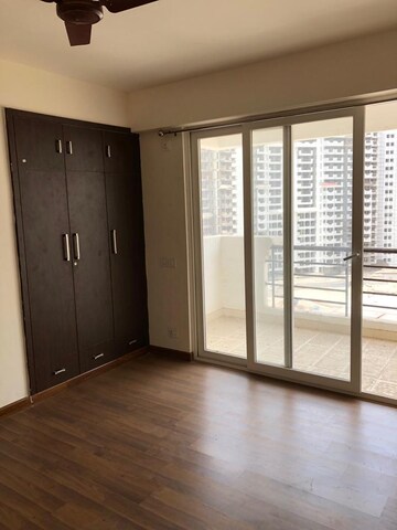 Room in 3 BHK Apartment at Ramprastha City The Edge Towers, Sector 37d – for Sale