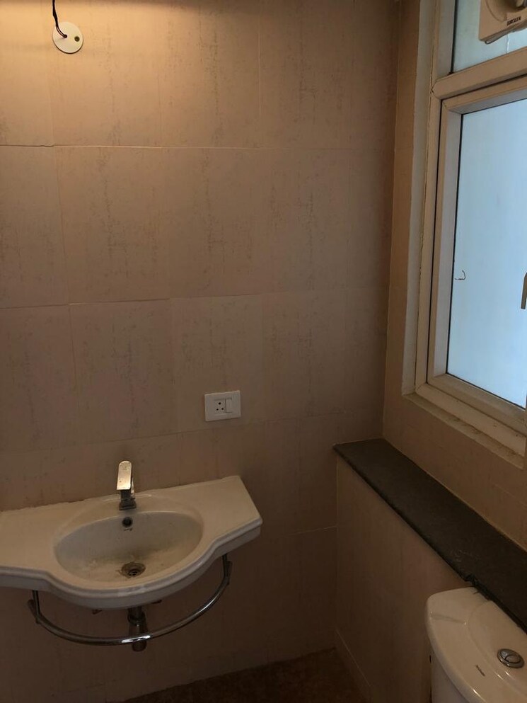 Bathroom, ramprastha-city-the-edge-towers 3 Bedroom 1770 Sq.Ft. Apartment In Sector 37d Gurgaon 9654298