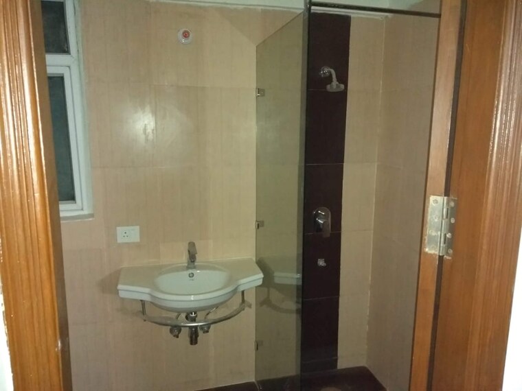 Bathroom, ramprastha-city-the-edge-towers 3 Bedroom 1800 Sq.Ft. Apartment In Sector 37d Gurgaon 9654300