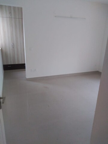 Room in 3 BHK Apartment at Ramprastha City The Edge Towers, Sector 37d – for Sale