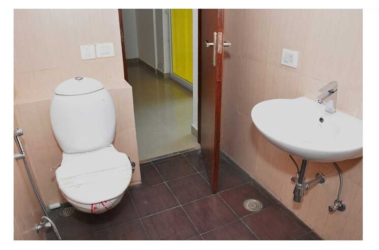 Bathroom, ramprastha-city-the-view 3 Bedroom 1485 Sq.Ft. Apartment In Sector 37d Gurgaon 9654306