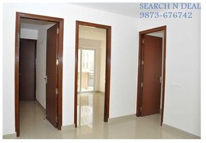 Room in 3 BHK Apartment at Ramprastha City The Atrium, Sector 37d – for Sale