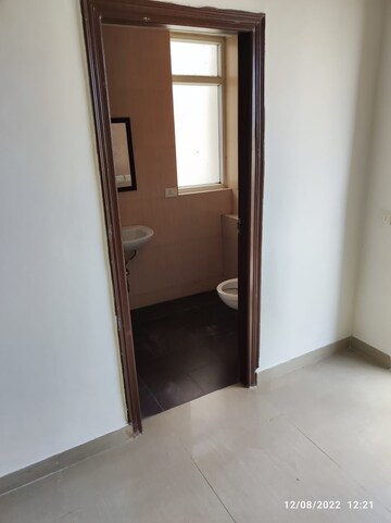 Room in 2 BHK Apartment at Ramprastha City The Atrium, Sector 37d – for Sale