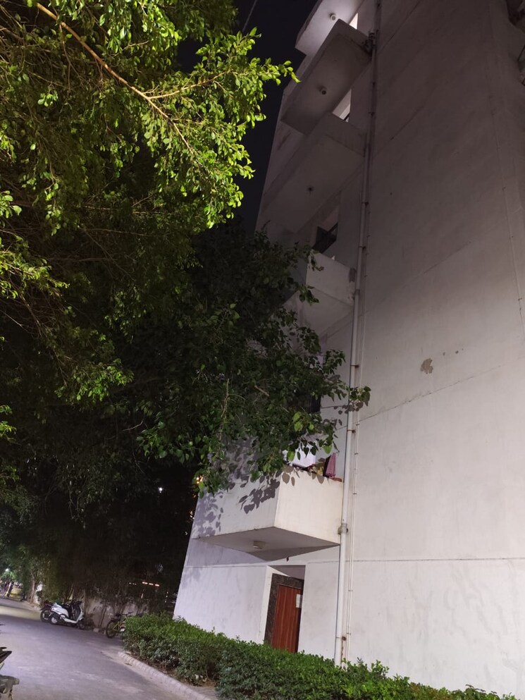 Balcony, dlf-regal-gardens 1 RK 200 Sq.Ft. Apartment In Sector 90 Gurgaon 9654331