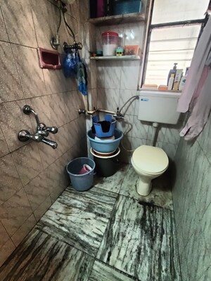 Master Bedroom in 3 BHK Apartment at Mulund West – for Rent