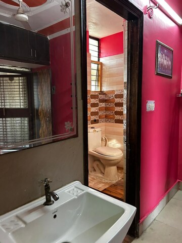 Furnished Amenities in 1.5 BHK Builder Floor at RWA Apartments Sector 12, Sector 12 – for Rent