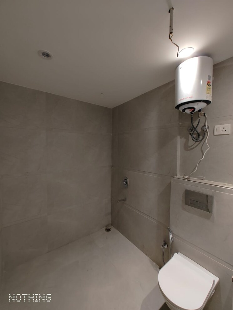 Bathroom, defence colony 4 Bedroom 250 Sq.Yd. Builder Floor In Defence Colony Delhi 9654351