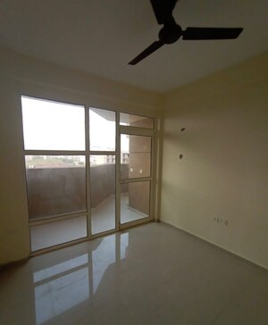 Room in 3 BHK Apartment at Pyramid Altia, Sector 70 – for Rent
