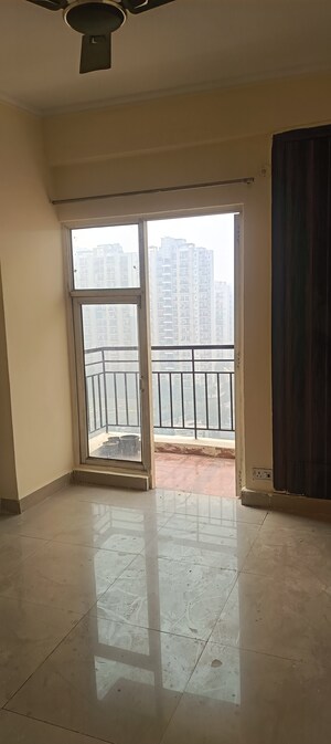 Room in 3 BHK Apartment at Gardenia Gateway, Sector 75 – for Rent