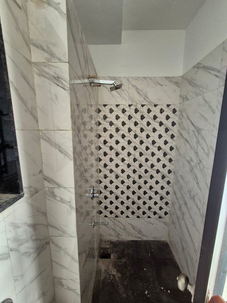 Bathroom, uk-iridium 2 Bedroom 530 Sq.Ft. Apartment In Kandivali East Mumbai 9654355