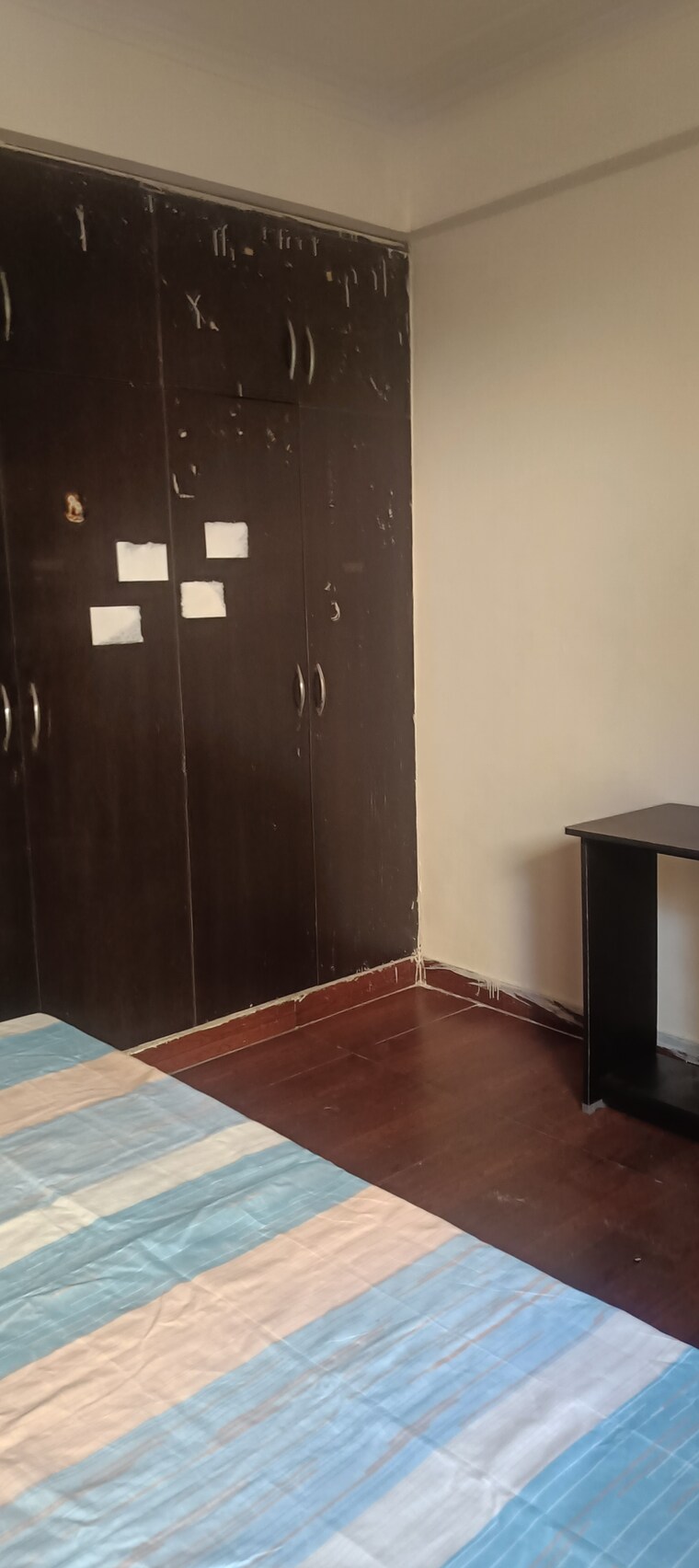 Room, aims-golf-city 2 Bedroom 950 Sq.Ft. Apartment In Sector 75 Noida 9654364