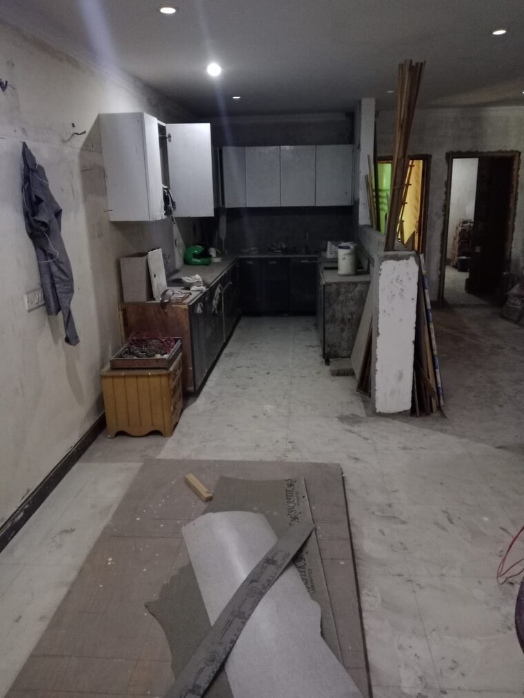 Kitchen, defence colony 3 Bedroom 325 Sq.Yd. Builder Floor In Defence Colony Delhi 9654380