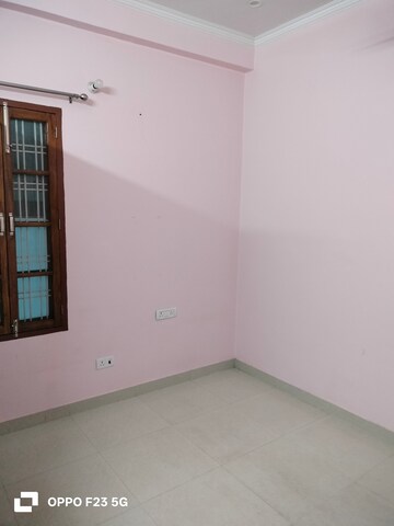 Room in 2 BHK Builder Floor at Gomti Nagar – for Rent