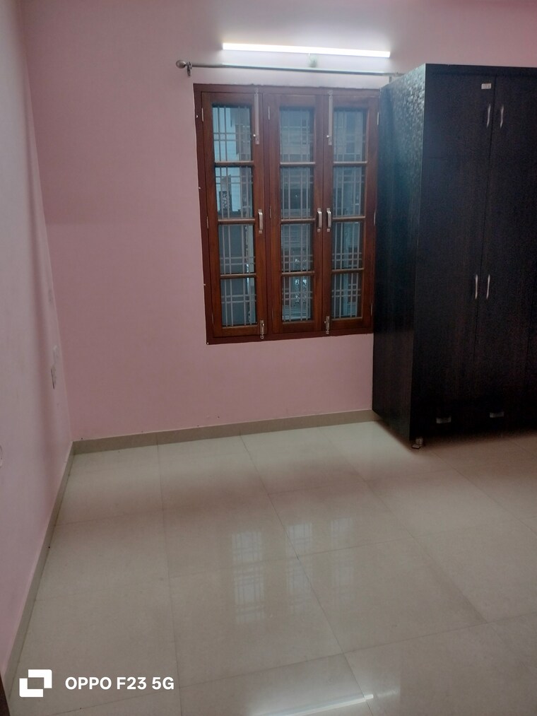 Room, gomti nagar 2 Bedroom 3200 Sq.Ft. Builder Floor In Gomti Nagar Lucknow 9654387