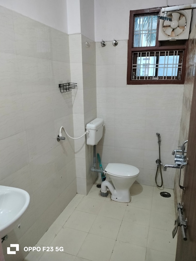 Bathroom, gomti nagar 2 Bedroom 3200 Sq.Ft. Builder Floor In Gomti Nagar Lucknow 9654387