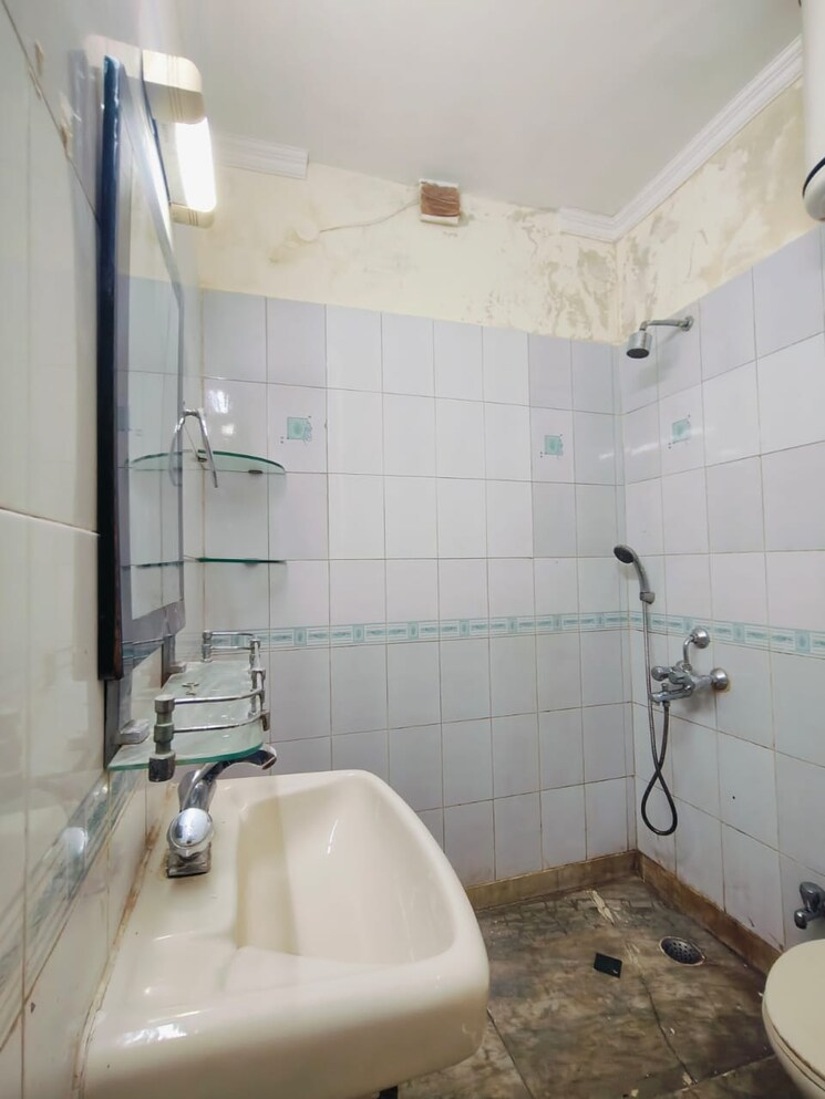 Bathroom, tulip-lemon 2 Bedroom 526 Sq.Ft. Apartment In Sector 69 Gurgaon 9654393