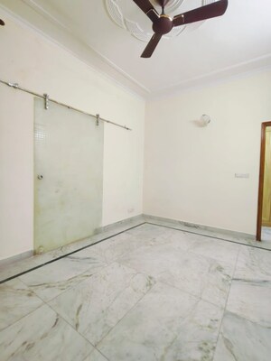 Room in 2 BHK Apartment at Tulip Lemon, Sector 69 – for Rent