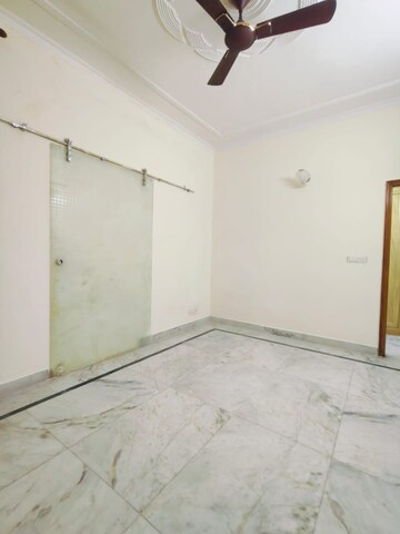 Room in 2 BHK Apartment at Tulip Lemon, Sector 69 – for Rent