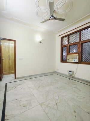 Room in 2 BHK Apartment at Tulip Lemon, Sector 69 – for Rent