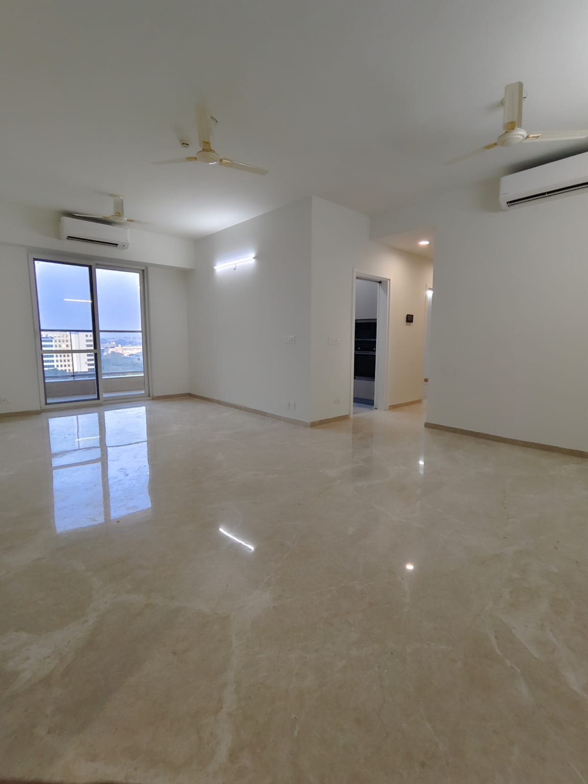 3 BHK + Extra Room Apartment For Rent in DLF One Midtown