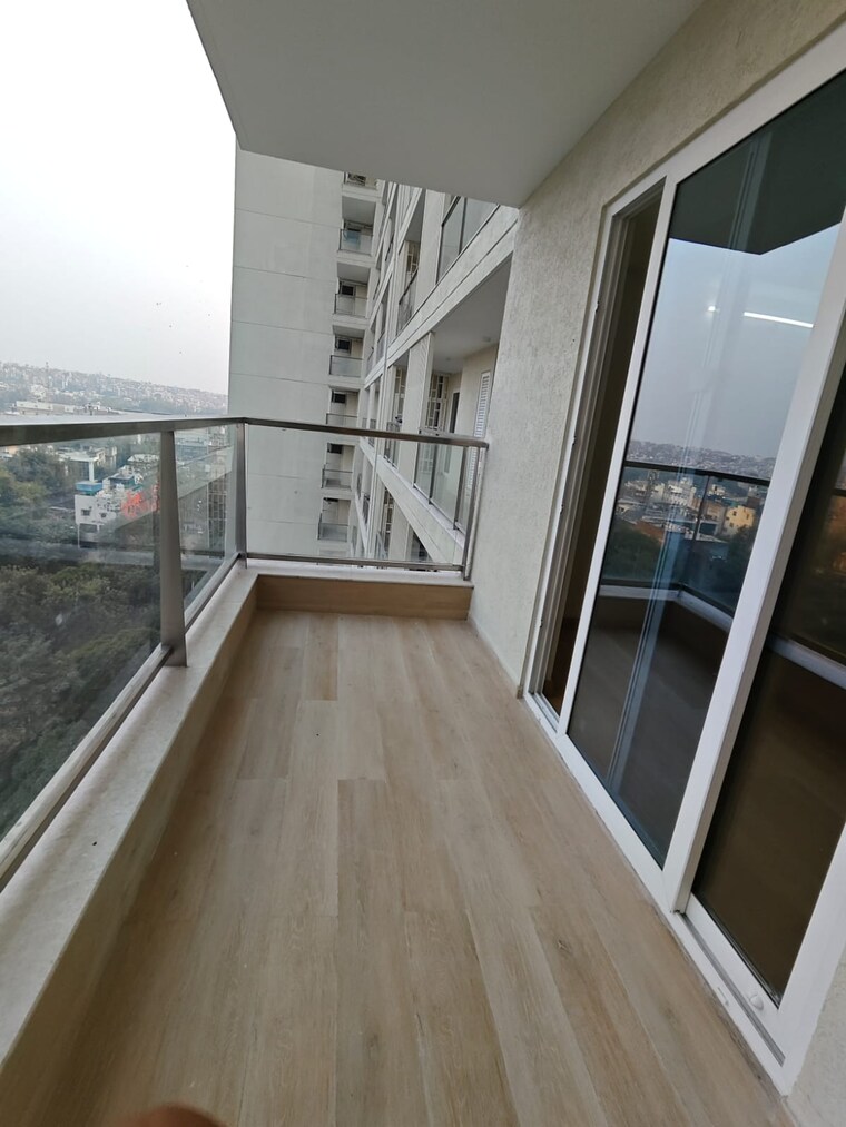 Balcony, dlf-one-midtown 3 Bedroom 2282 Sq.Ft. Apartment In Moti Nagar Delhi 9654408
