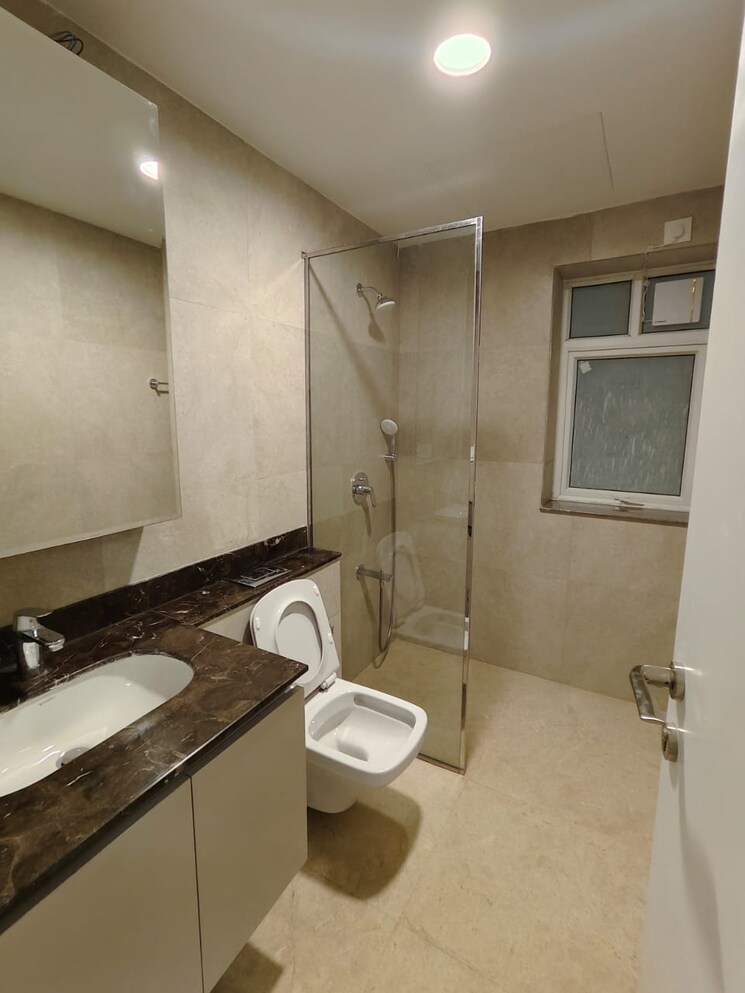 Bathroom, dlf-one-midtown 3 Bedroom 2282 Sq.Ft. Apartment In Moti Nagar Delhi 9654408