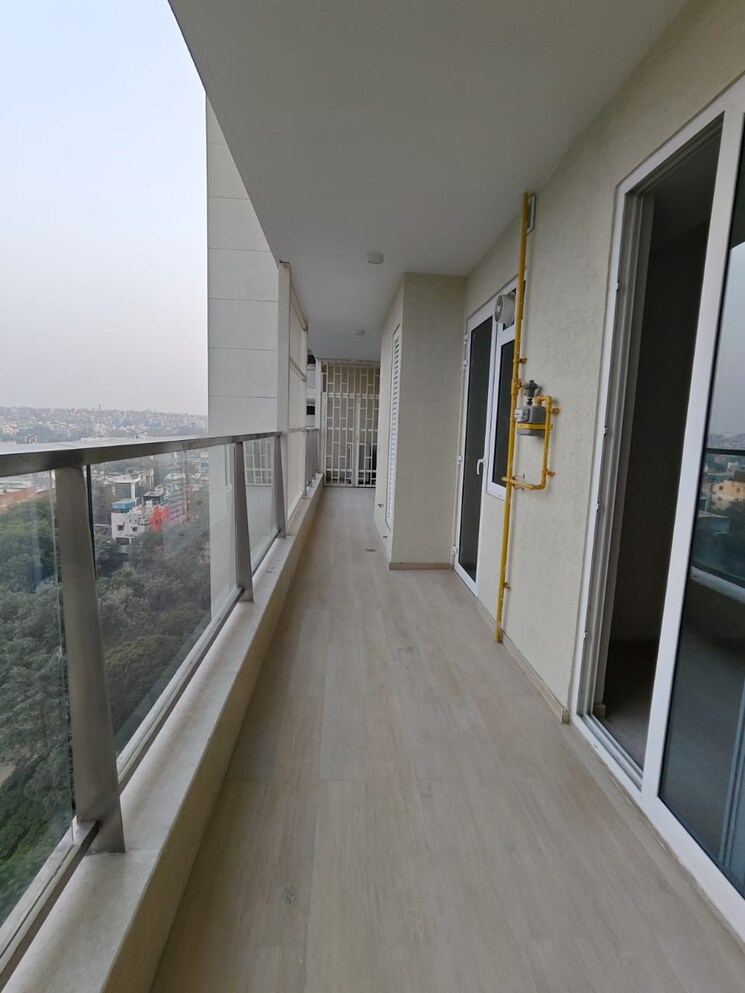 Balcony, dlf-one-midtown 3 Bedroom 2282 Sq.Ft. Apartment In Moti Nagar Delhi 9654408