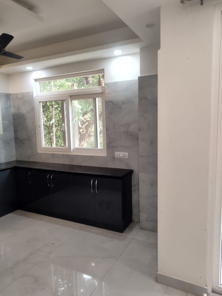 Kitchen, freedom fighters enclave 4 Bedroom 1800 Sq.Ft. Builder Floor In Freedom Fighters Enclave Delhi 9654416