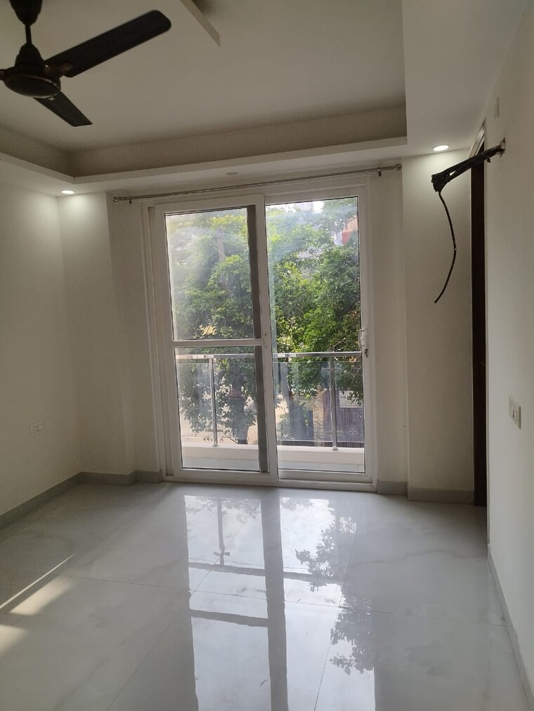 Room, freedom fighters enclave 4 Bedroom 1800 Sq.Ft. Builder Floor In Freedom Fighters Enclave Delhi 9654416