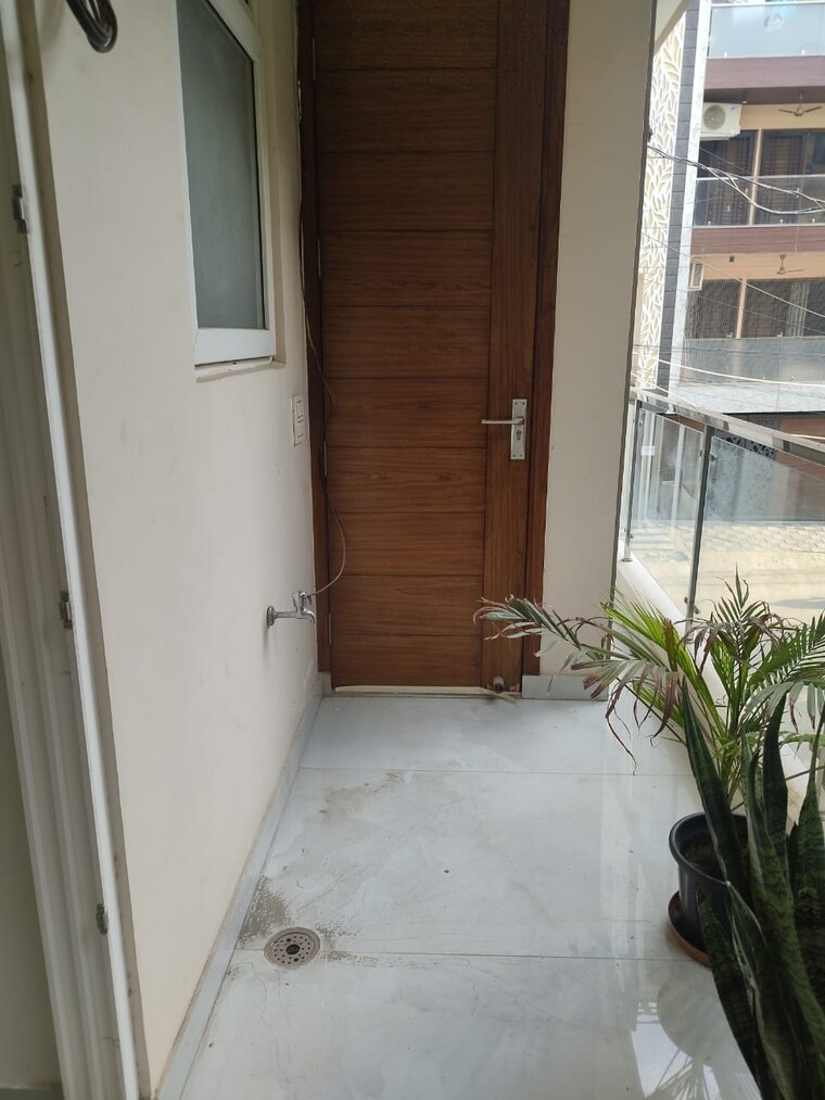Balcony, freedom fighters enclave 4 Bedroom 1800 Sq.Ft. Builder Floor In Freedom Fighters Enclave Delhi 9654416
