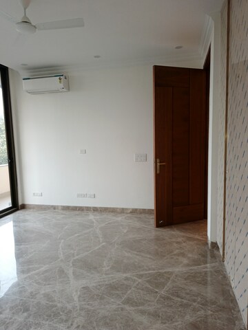 Room in 4 BHK Builder Floor at Defence Colony – for Rent