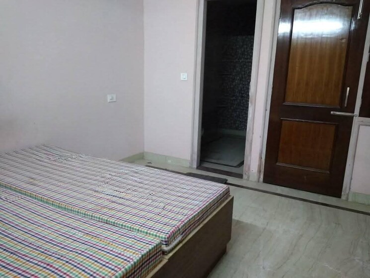 Room, sector 55 1.5 Bedroom 850 Sq.Ft. Villa In Sector 55 Noida 9654420
