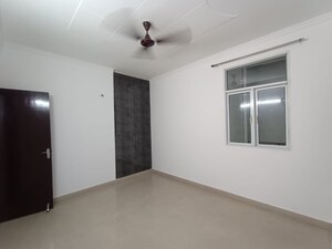 Room in 3 BHK Apartment at H R Buildcon Elite Homz, Sector 77 – for Rent