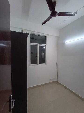 Room in 3 BHK Apartment at H R Buildcon Elite Homz, Sector 77 – for Rent