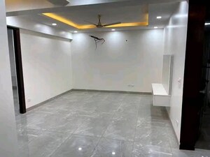 Room in 2.5 BHK Apartment at AIHP Tower, Sector 18 – for Rent
