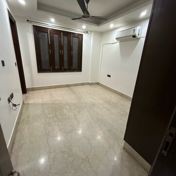 Room in 3 BHK Builder Floor at Masjid Moth – for Rent