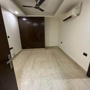 Room in 3 BHK Builder Floor at Masjid Moth – for Rent
