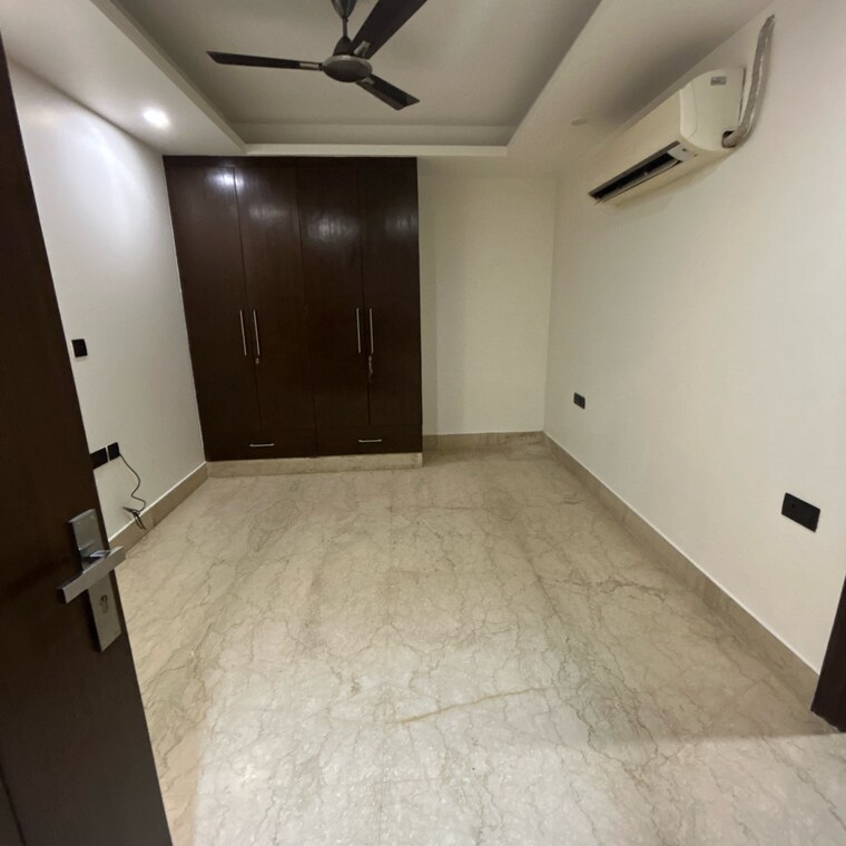 Room, masjid moth 3 Bedroom 1800 Sq.Ft. Builder Floor In Masjid Moth Delhi 9654457